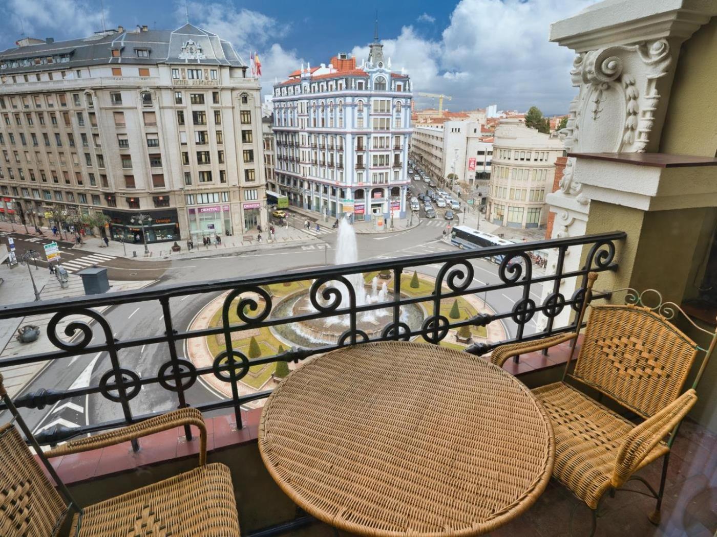 Housingleon Gaudi Suites Exterior photo